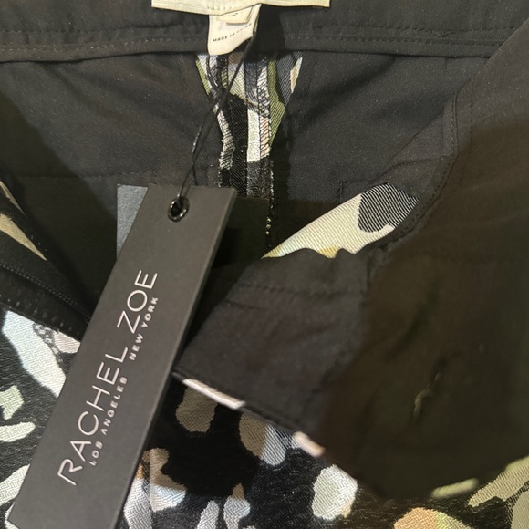 Rachel Zoe Women's Black and Silver Pants
Animal Print Size 2 - Picture 7 of 8